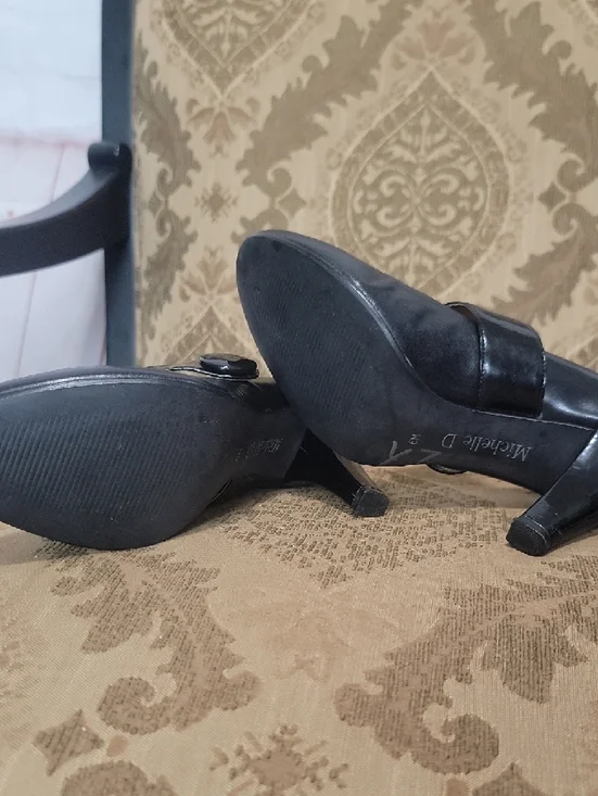 Michelle D Black Mary Jane Heels with Button Strap - Picture 5 of 5